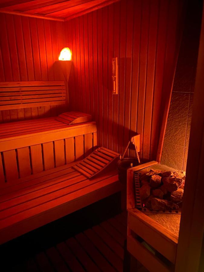 Hotel Falko Rumia Esterno foto