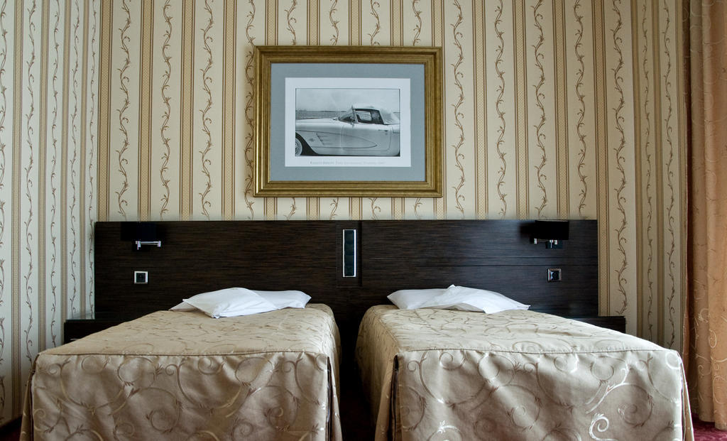 Hotel Falko Rumia Esterno foto