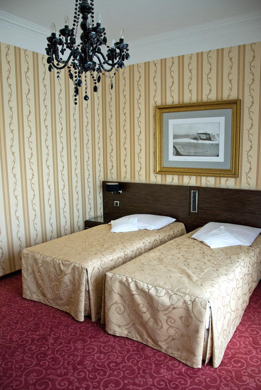 Hotel Falko Rumia Esterno foto