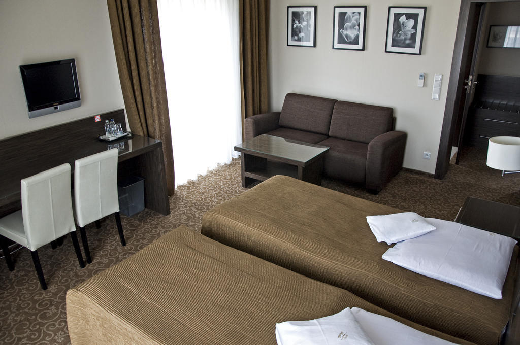Hotel Falko Rumia Esterno foto
